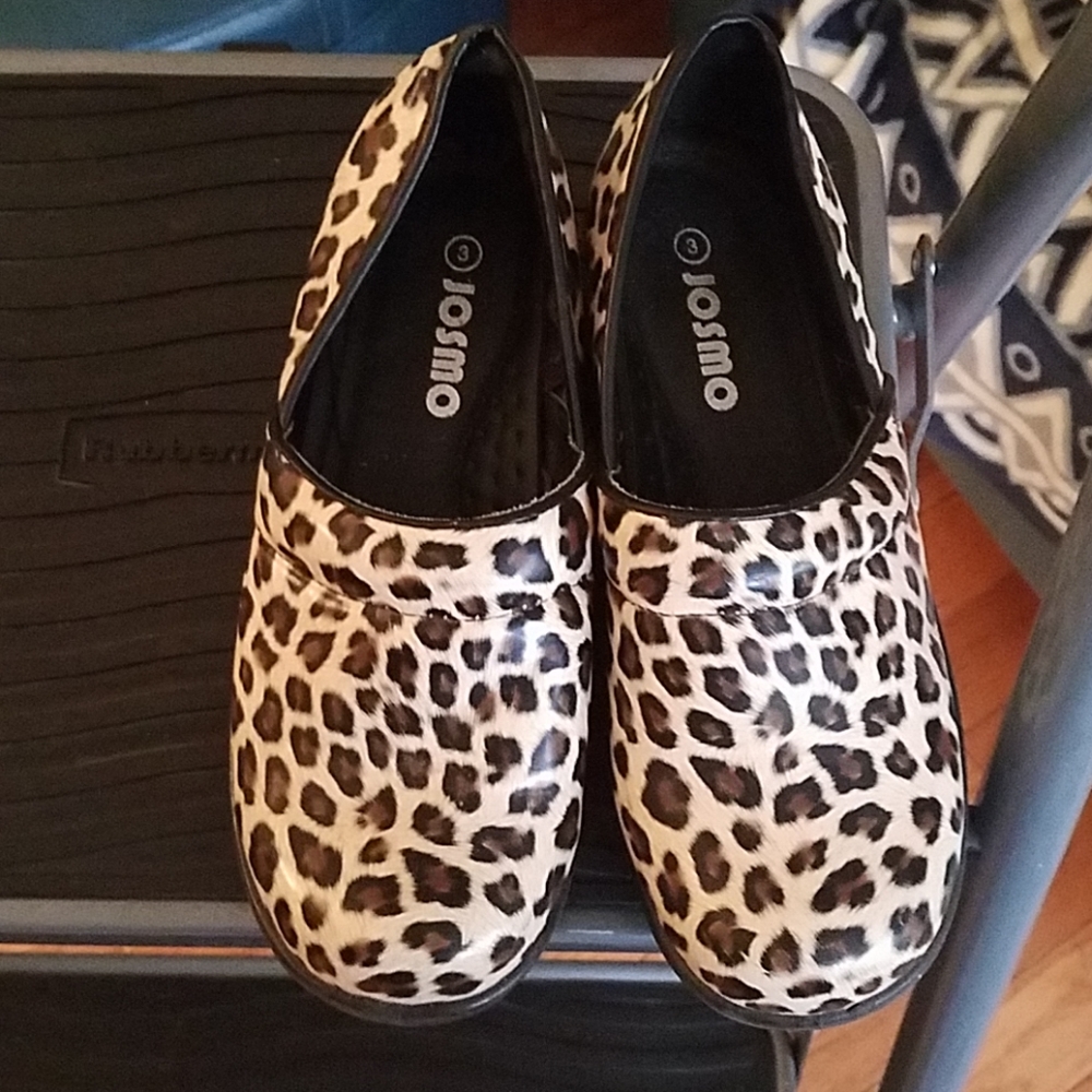 Brand new girls clogs